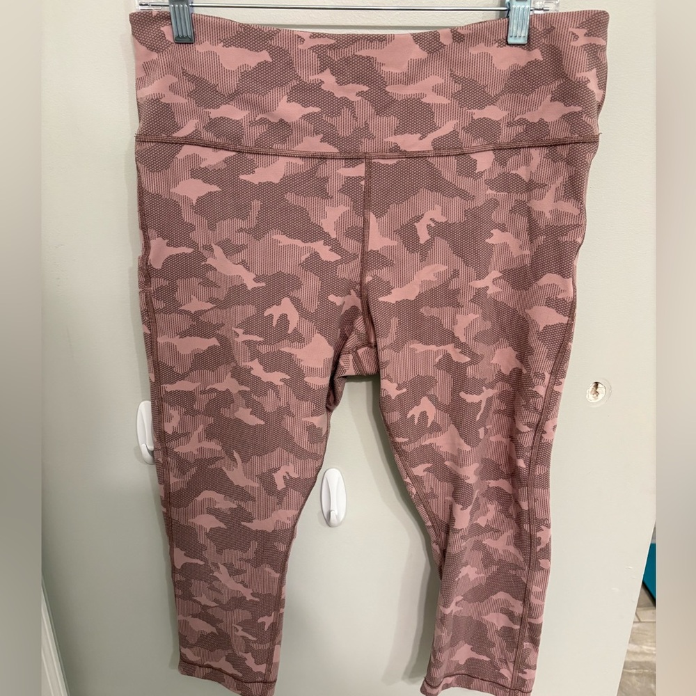 Athleta crop leggings, stash pockets